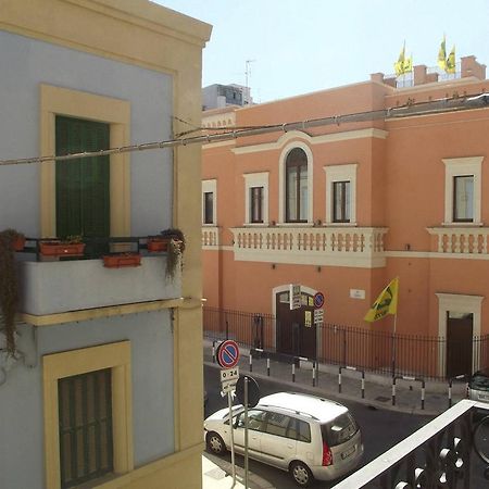 A Due Passi Dal Centro - Bari Policlinico Apartment Bagian luar foto